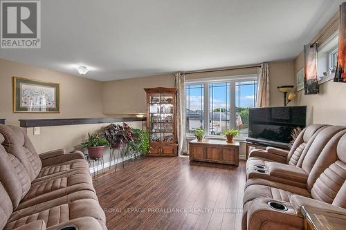 4 Ashwood Crescent, Quinte West, ON - Indoor Photo Showing Living Room