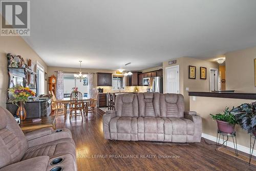 4 Ashwood Crescent, Quinte West, ON - Indoor Photo Showing Living Room