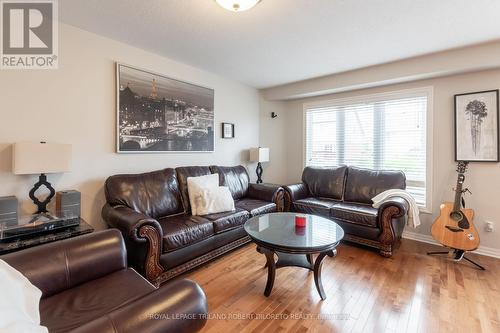 3215 Bayham Lane, London, ON - Indoor Photo Showing Living Room