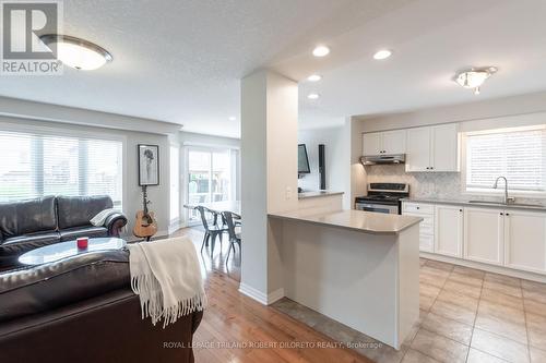 3215 Bayham Lane, London, ON - Indoor Photo Showing Kitchen