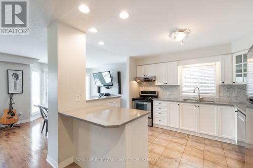 3215 Bayham Lane, London, ON - Indoor Photo Showing Kitchen