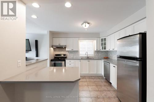 3215 Bayham Lane, London, ON - Indoor Photo Showing Kitchen