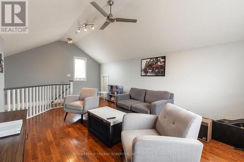 3215 Bayham Lane, London, ON - Indoor Photo Showing Living Room