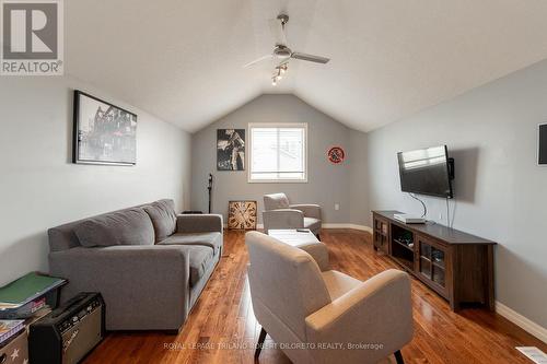 3215 Bayham Lane, London, ON - Indoor Photo Showing Living Room