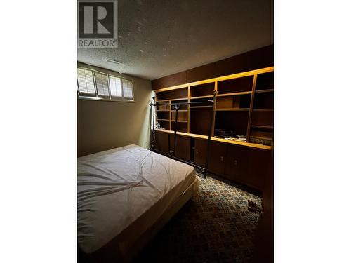 939 Kirkland Place, Kamloops, BC - Indoor Photo Showing Bedroom