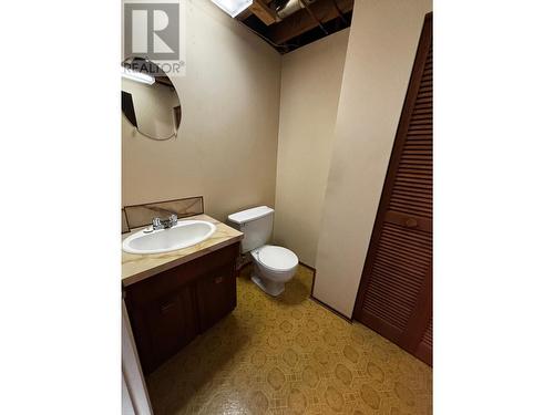 939 Kirkland Place, Kamloops, BC - Indoor Photo Showing Bathroom