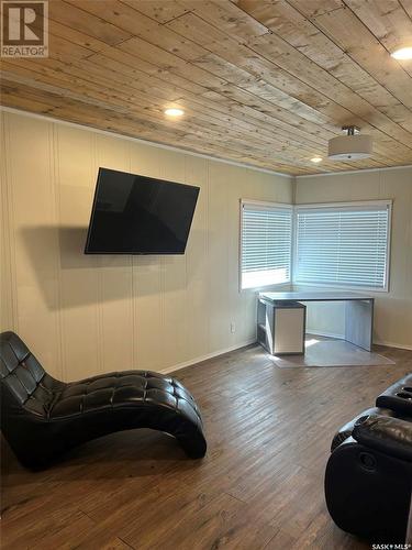 505 1St Street W, Leader, SK - Indoor Photo Showing Living Room