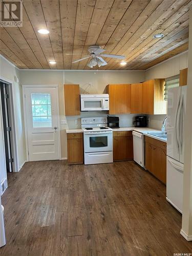 505 1St Street W, Leader, SK - Indoor Photo Showing Kitchen With Double Sink