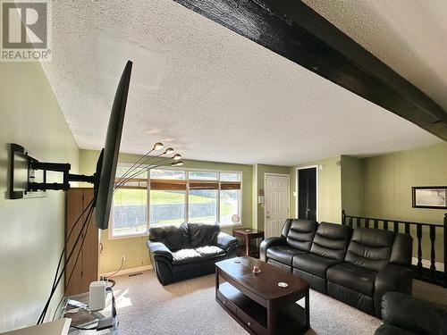 131 Lakeview Avenue, Williams Lake, BC - Indoor Photo Showing Living Room