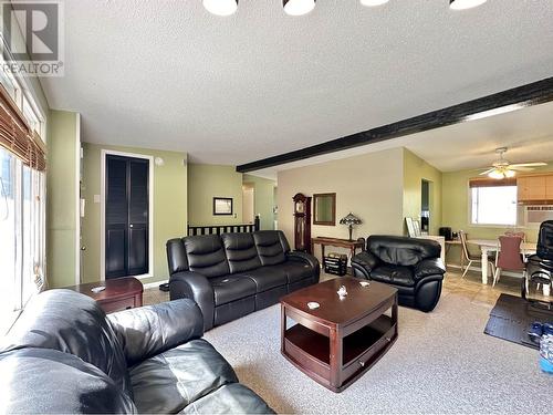 131 Lakeview Avenue, Williams Lake, BC - Indoor Photo Showing Living Room