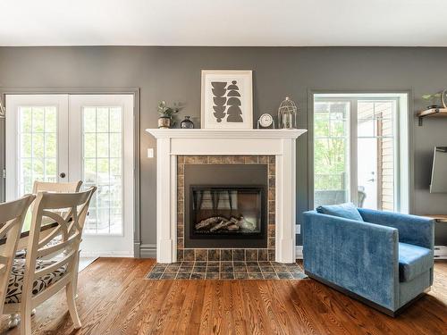 Living room - 201-2600 Ch. Du Parc, Orford, QC - Indoor Photo Showing Living Room With Fireplace