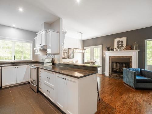 Kitchen - 201-2600 Ch. Du Parc, Orford, QC - Indoor Photo Showing Kitchen With Fireplace