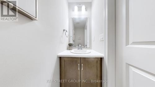 2 Groom Lane, Hamilton, ON - Indoor Photo Showing Bathroom