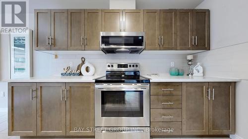 2 Groom Lane, Hamilton, ON - Indoor Photo Showing Kitchen