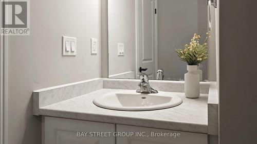 2 Groom Lane, Hamilton, ON - Indoor Photo Showing Bathroom