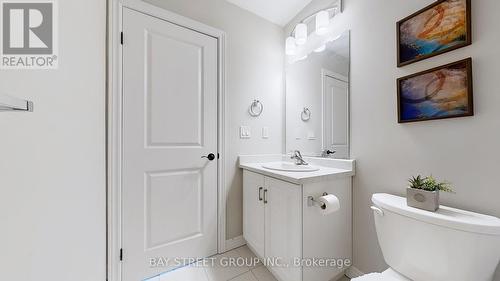 2 Groom Lane, Hamilton, ON - Indoor Photo Showing Bathroom