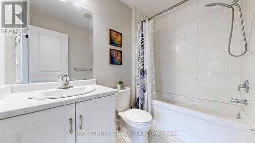 2 Groom Lane, Hamilton, ON - Indoor Photo Showing Bathroom