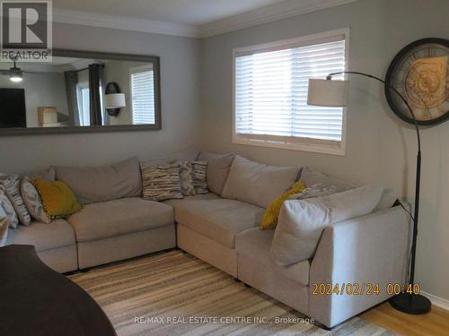 23 Wice Road, Barrie (Holly), ON - Indoor Photo Showing Living Room