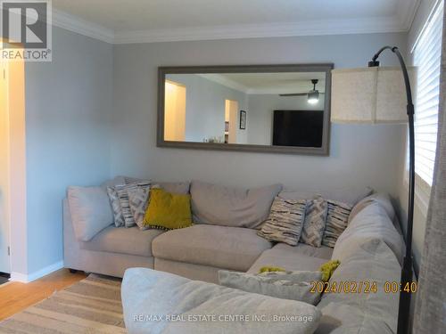 23 Wice Road, Barrie (Holly), ON - Indoor Photo Showing Living Room