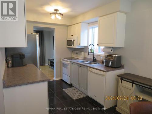 23 Wice Road, Barrie (Holly), ON - Indoor Photo Showing Kitchen With Double Sink