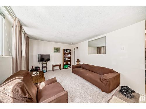 10006 154 St Nw, Edmonton, AB - Indoor Photo Showing Living Room