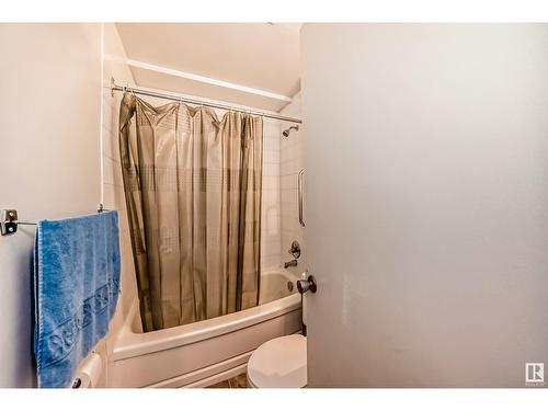 10006 154 St Nw, Edmonton, AB - Indoor Photo Showing Bathroom