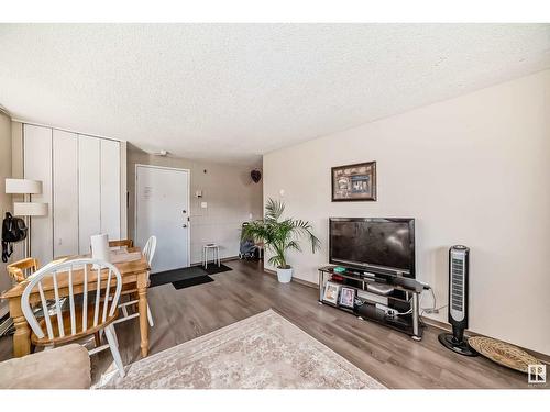 10006 154 St Nw, Edmonton, AB - Indoor Photo Showing Living Room