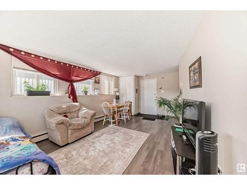 10006 154 St Nw, Edmonton, AB - Indoor Photo Showing Living Room