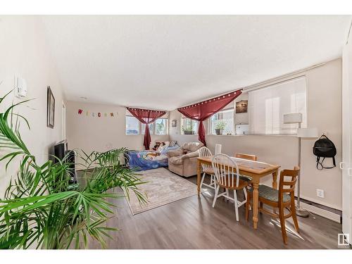 10006 154 St Nw, Edmonton, AB - Indoor