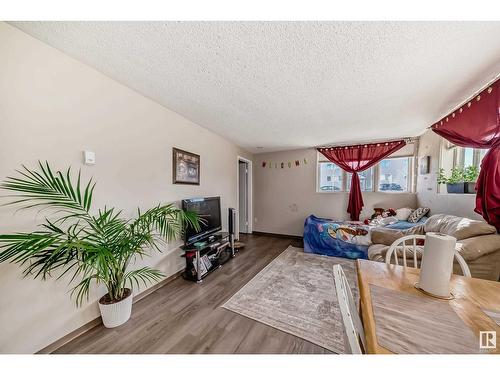 10006 154 St Nw, Edmonton, AB - Indoor Photo Showing Living Room