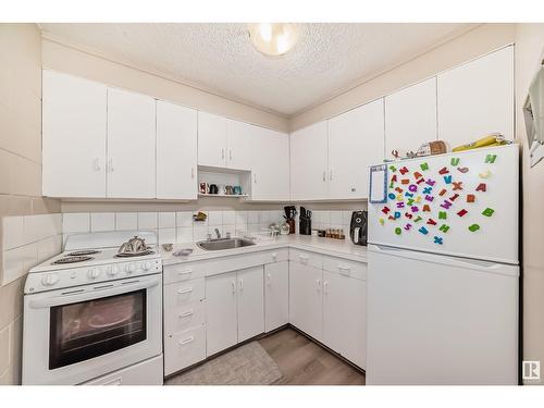 10006 154 St Nw, Edmonton, AB - Indoor Photo Showing Kitchen