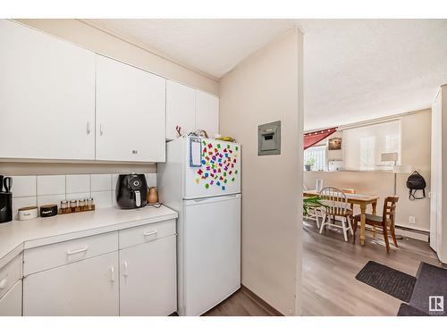 10006 154 St Nw, Edmonton, AB - Indoor Photo Showing Kitchen