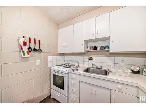 10006 154 St Nw, Edmonton, AB - Indoor Photo Showing Kitchen