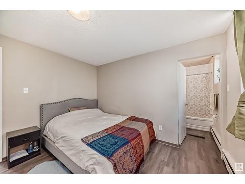 10006 154 St Nw, Edmonton, AB - Indoor Photo Showing Bedroom