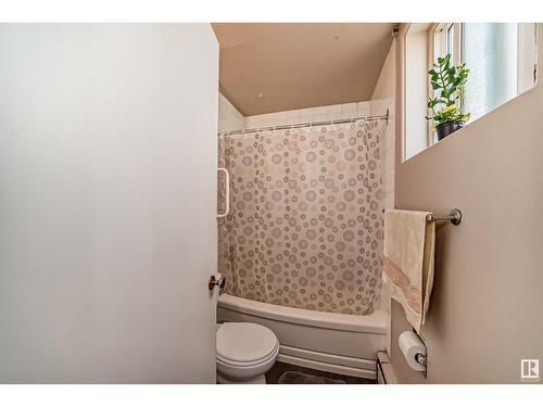 10006 154 St Nw, Edmonton, AB - Indoor Photo Showing Bathroom