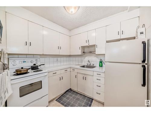 10006 154 St Nw, Edmonton, AB - Indoor Photo Showing Kitchen