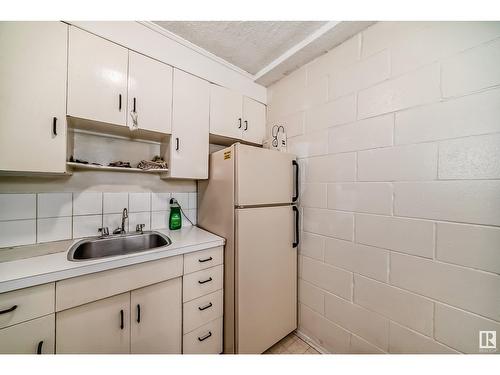 10006 154 St Nw, Edmonton, AB - Indoor Photo Showing Kitchen