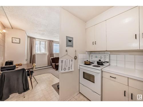 10006 154 St Nw, Edmonton, AB - Indoor Photo Showing Kitchen