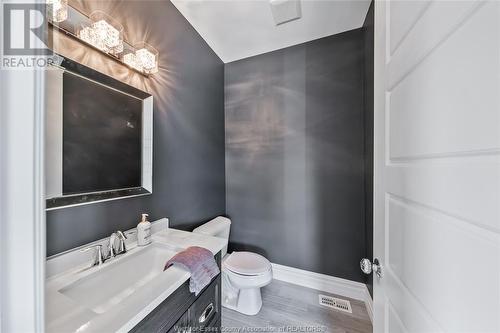 2512 Mayfair South, Lasalle, ON - Indoor Photo Showing Bathroom