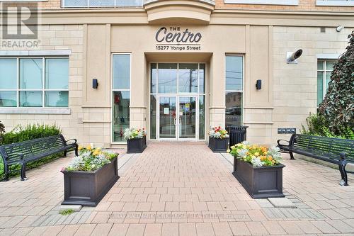 303 - 15277 Yonge Street, Aurora (Aurora Village), ON - Outdoor