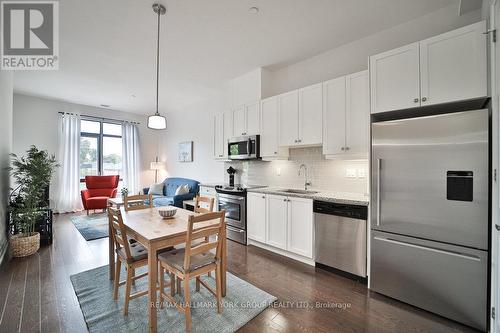 303 - 15277 Yonge Street, Aurora (Aurora Village), ON - Indoor Photo Showing Kitchen With Stainless Steel Kitchen With Upgraded Kitchen