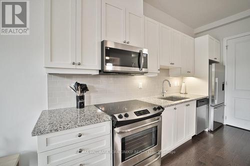 303 - 15277 Yonge Street, Aurora (Aurora Village), ON - Indoor Photo Showing Kitchen With Stainless Steel Kitchen With Upgraded Kitchen