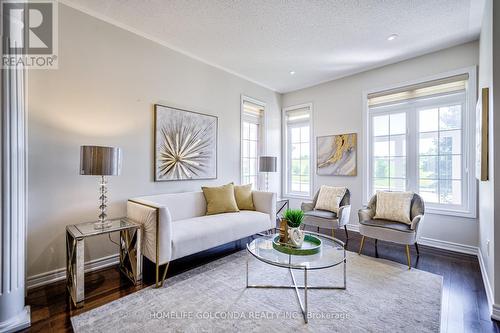 42 Pagnello Crescent, Markham, ON - Indoor Photo Showing Living Room