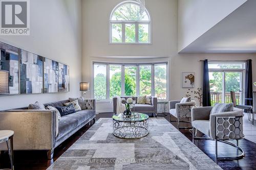 42 Pagnello Crescent, Markham, ON - Indoor Photo Showing Living Room