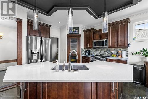 10 Belmont Crescent Sw, Moose Jaw, SK - Indoor Photo Showing Kitchen With Stainless Steel Kitchen With Upgraded Kitchen