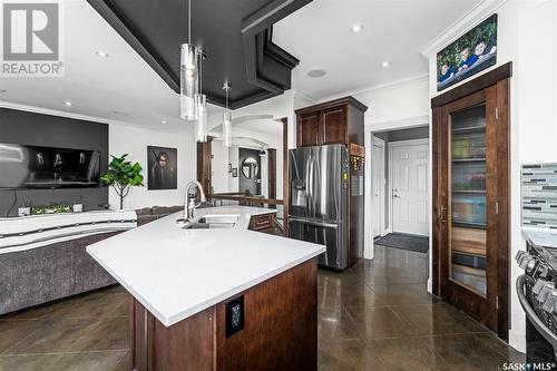 10 Belmont Crescent Sw, Moose Jaw, SK - Indoor Photo Showing Kitchen With Double Sink