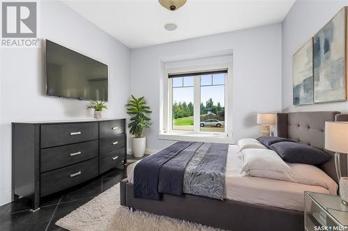 10 Belmont Crescent Sw, Moose Jaw, SK - Indoor Photo Showing Bedroom