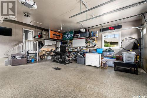 10 Belmont Crescent Sw, Moose Jaw, SK - Indoor Photo Showing Garage