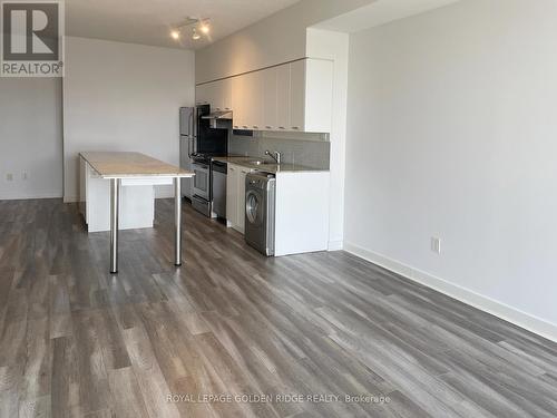 2207 - 33 Singer Court, Toronto (Bayview Village), ON - Indoor Photo Showing Kitchen