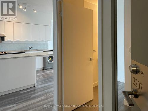 2207 - 33 Singer Court, Toronto (Bayview Village), ON - Indoor Photo Showing Kitchen